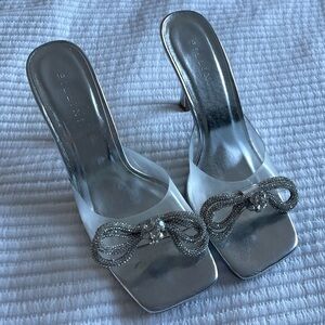 Billini Silver Heels with Bow Accent size 9